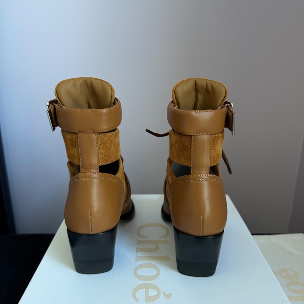 ✨Host Pick✨ Chloe Rylee Suede Ankle Booties - Picture 7 of 14